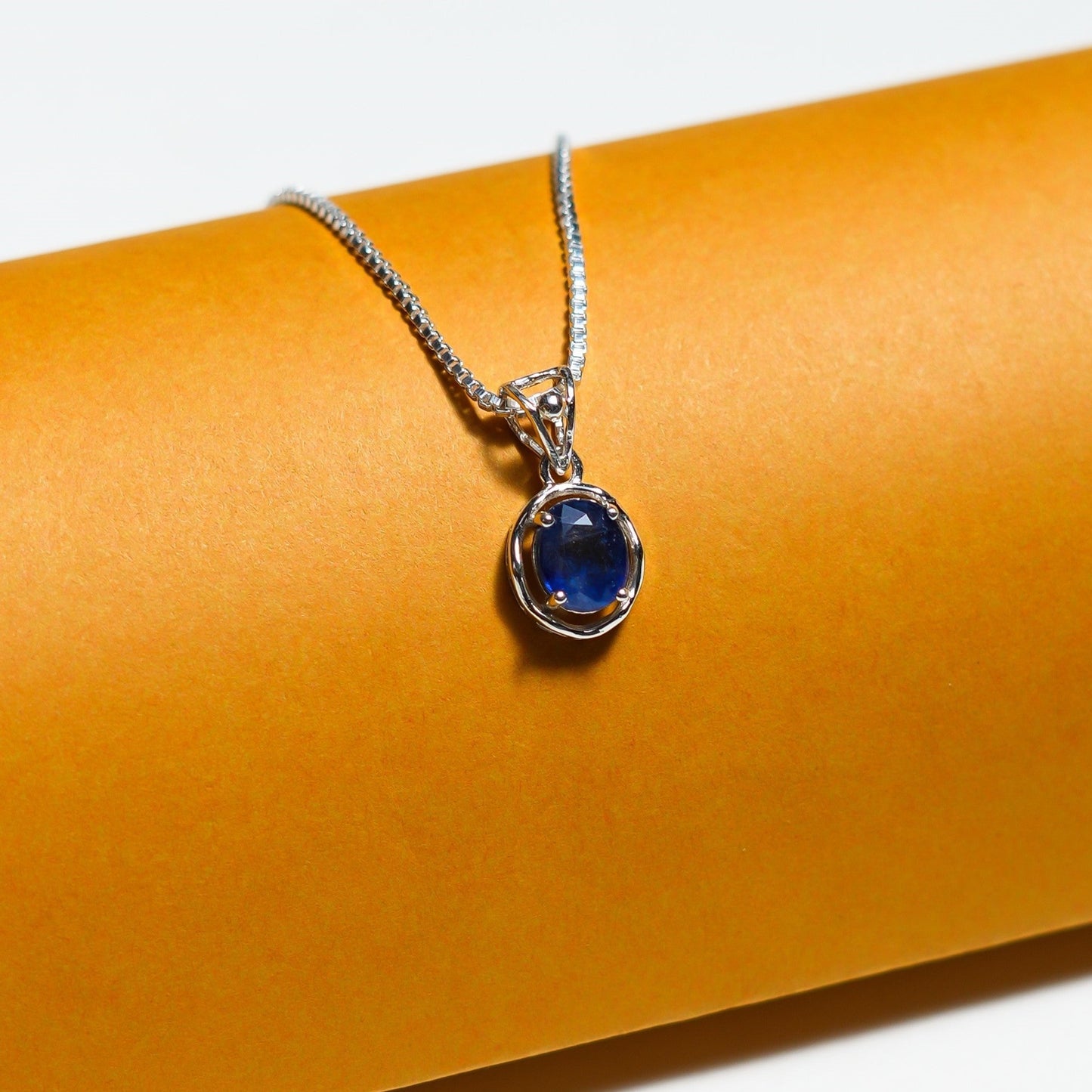Natürlicher blauer Saphir-Anhänger - 3,50 Karat/3,89 Ratti