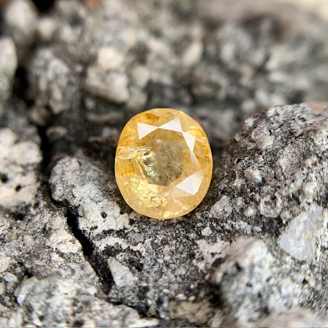 Natürlicher gelber Saphir – 3,90 Karat/4,33 Ratti
