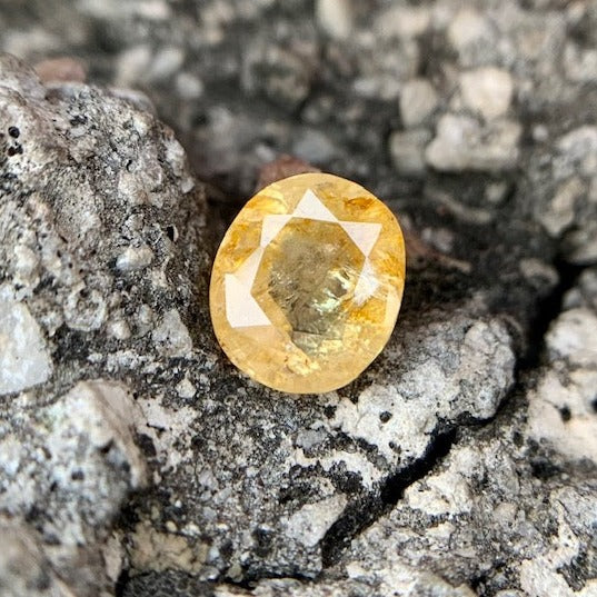 Natürlicher gelber Saphir – 3,90 Karat/4,33 Ratti