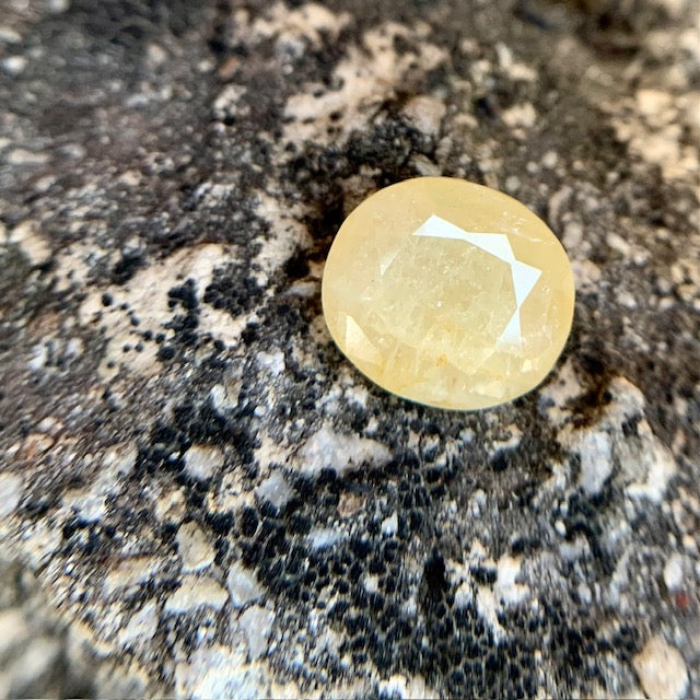 Natürlicher gelber Saphir – 4,70 Karat/5,22 Ratti
