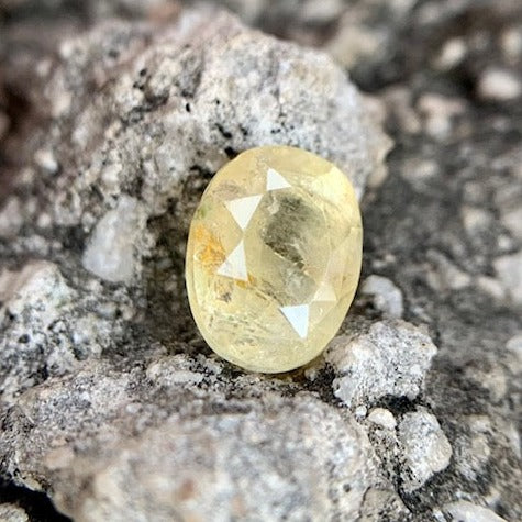 Natürlicher gelber Saphir – 4,75 Karat/5,27 Ratti