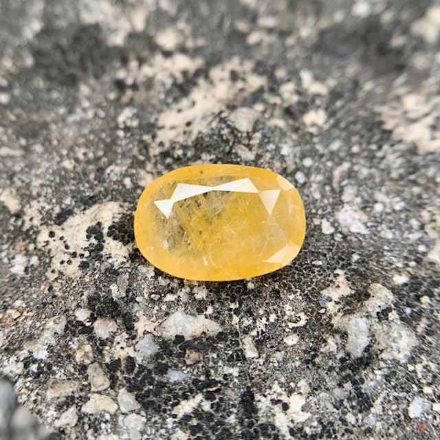 Natürlicher gelber Saphir – 4,00 Karat/4,44 Ratti