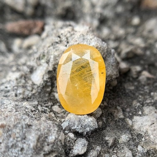 Natürlicher gelber Saphir – 4,00 Karat/4,44 Ratti