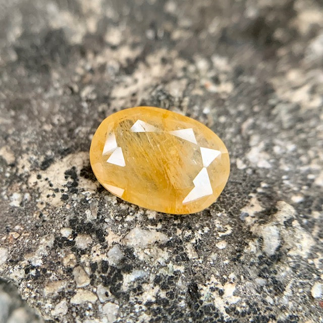 Natürlicher gelber Saphir – 5,70 Karat/6,33 Ratti