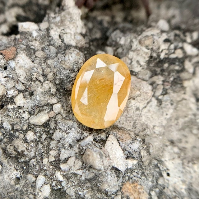 Natürlicher gelber Saphir – 5,70 Karat/6,33 Ratti
