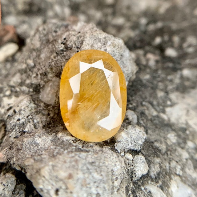 Natürlicher gelber Saphir – 5,70 Karat/6,33 Ratti