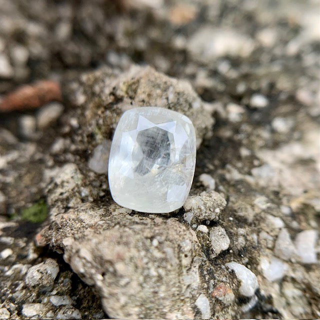 Natürlicher weißer Saphir – 5,75 Karat/6,38 Ratti
