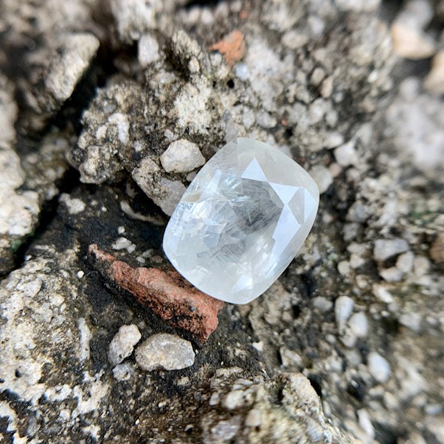 Natürlicher weißer Saphir – 5,75 Karat/6,38 Ratti