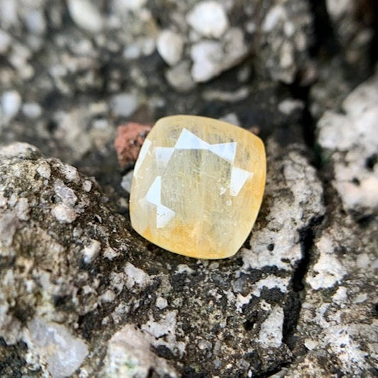 Natural Yellow Sapphire - 4.10 Carat/4.55 Ratti