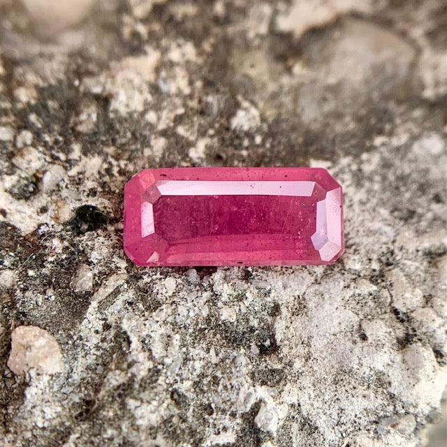 Natural Ruby - 4.05 Carats/4.50 Ratti