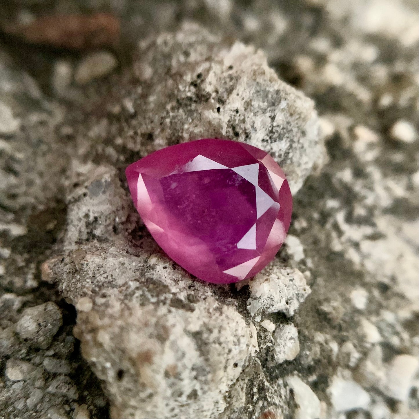 Natürlicher Rubin - 7,45 Karat/8,27 Ratti
