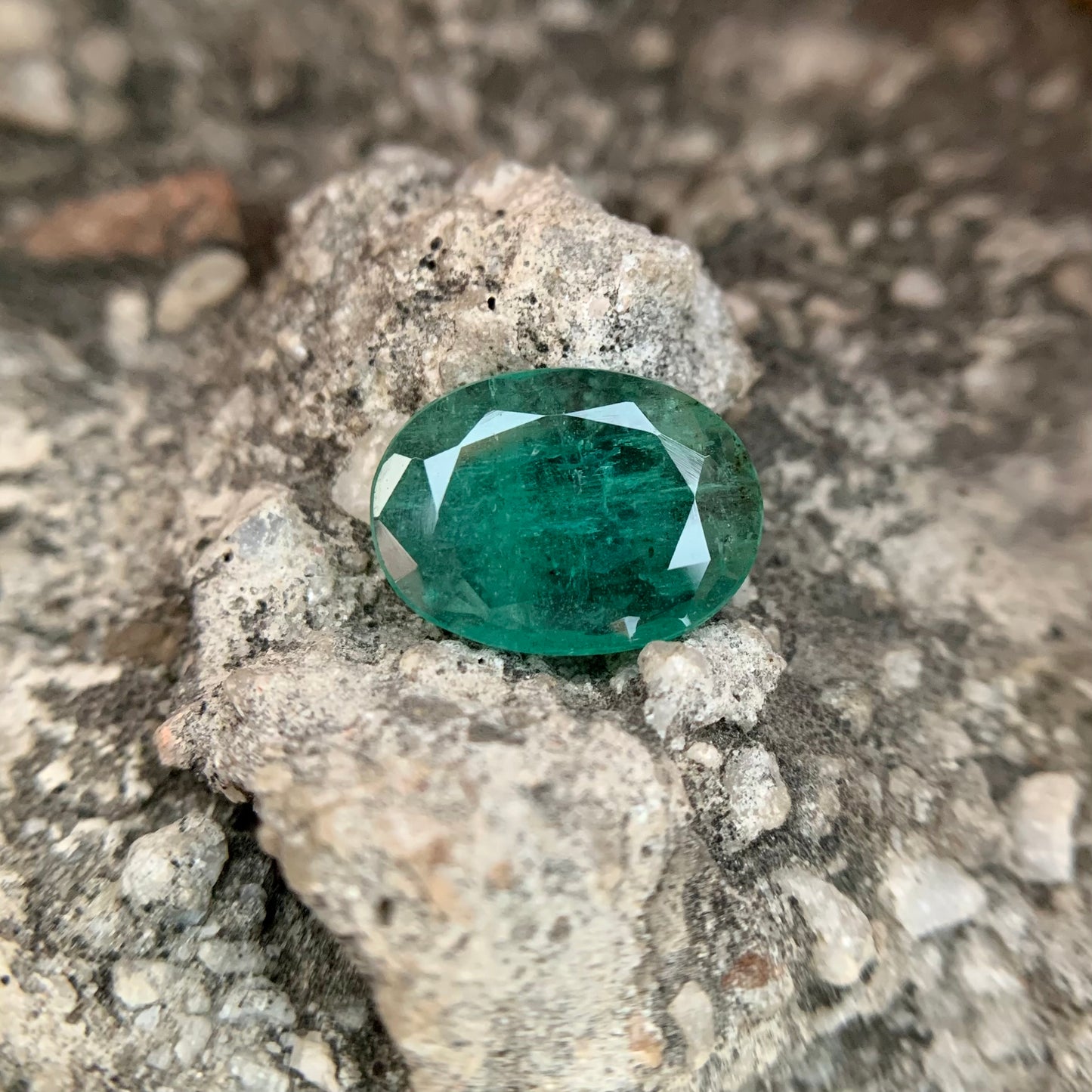 Natürlicher Smaragd, oval – 3,20 Karat/3,55 Ratti