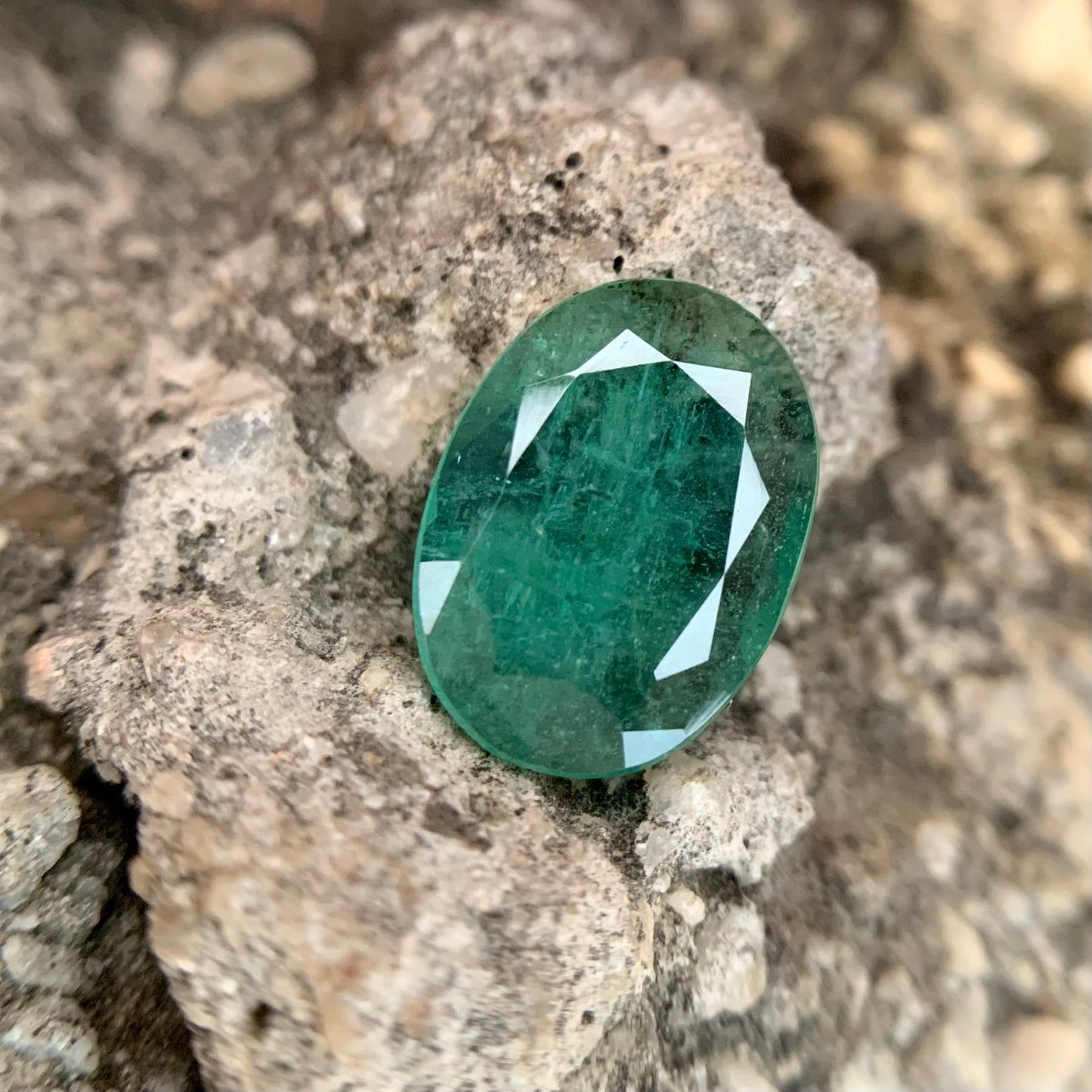 Natürlicher Smaragd, oval – 3,20 Karat/3,55 Ratti