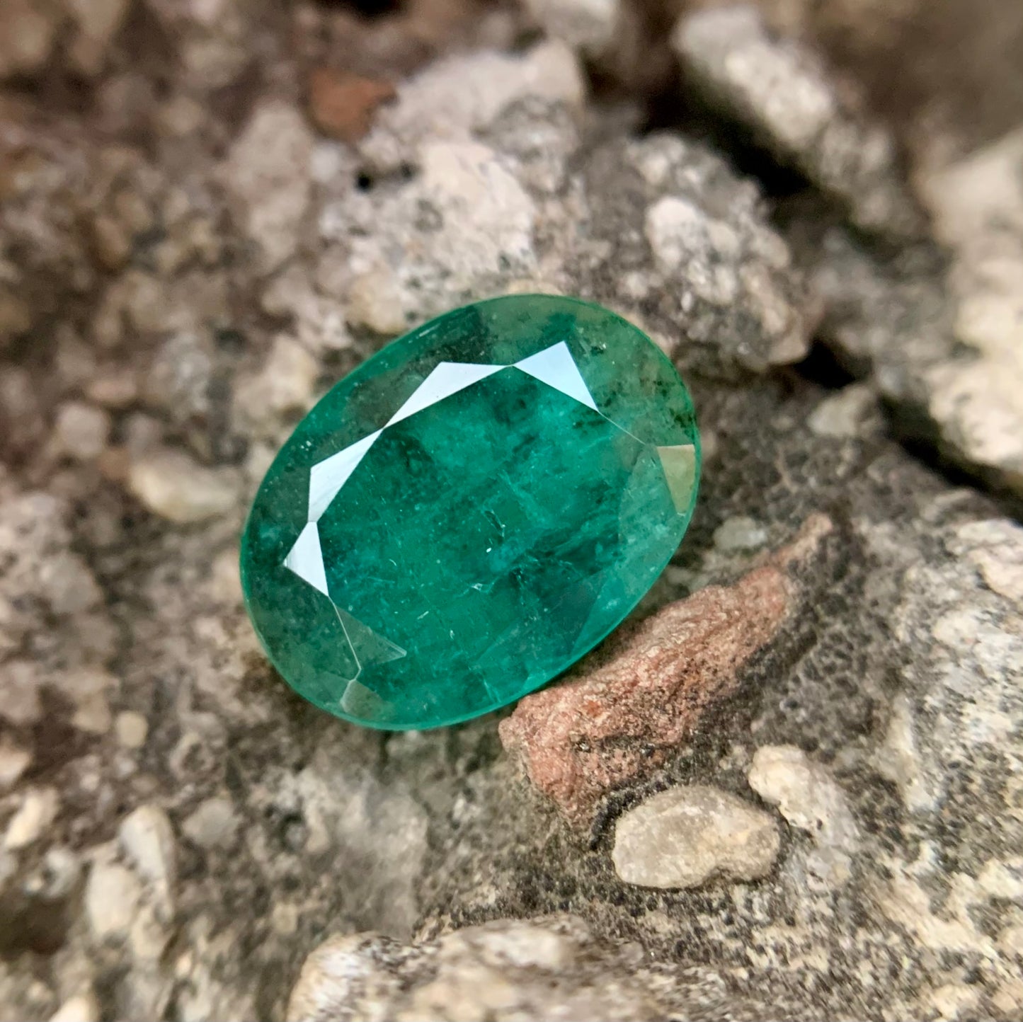 Natürlicher Smaragd, oval – 3,20 Karat/3,55 Ratti