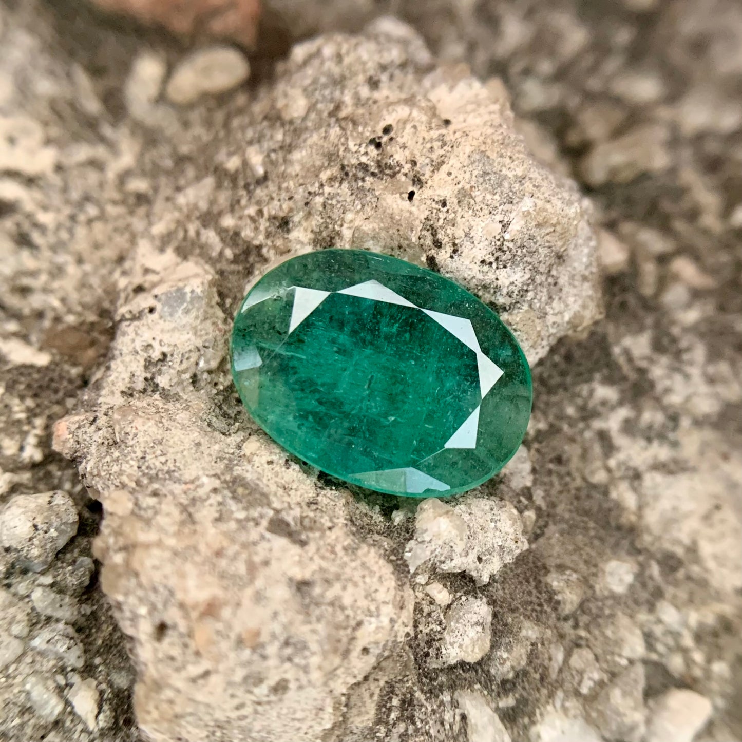 Natürlicher Smaragd, oval – 3,20 Karat/3,55 Ratti