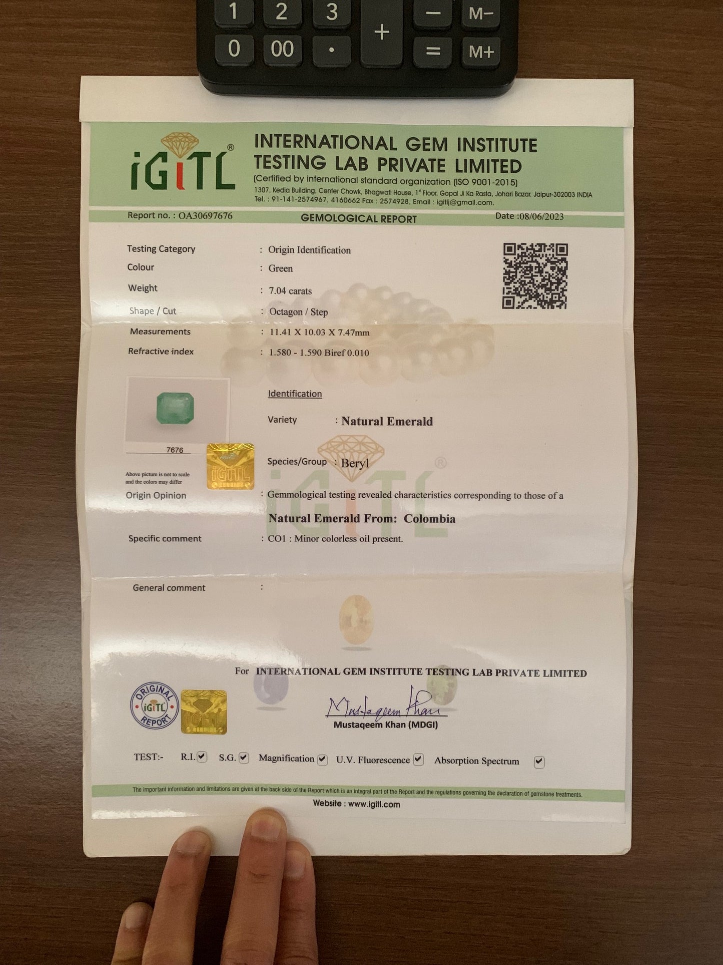 Natural Columbian Emerald - 7.04 carat/7.81 Ratti