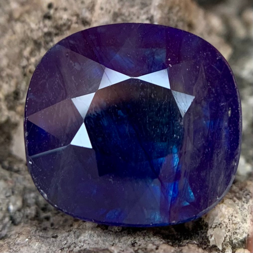 Natural Blue Sapphire - 9.50 Carats/10.54 Ratti