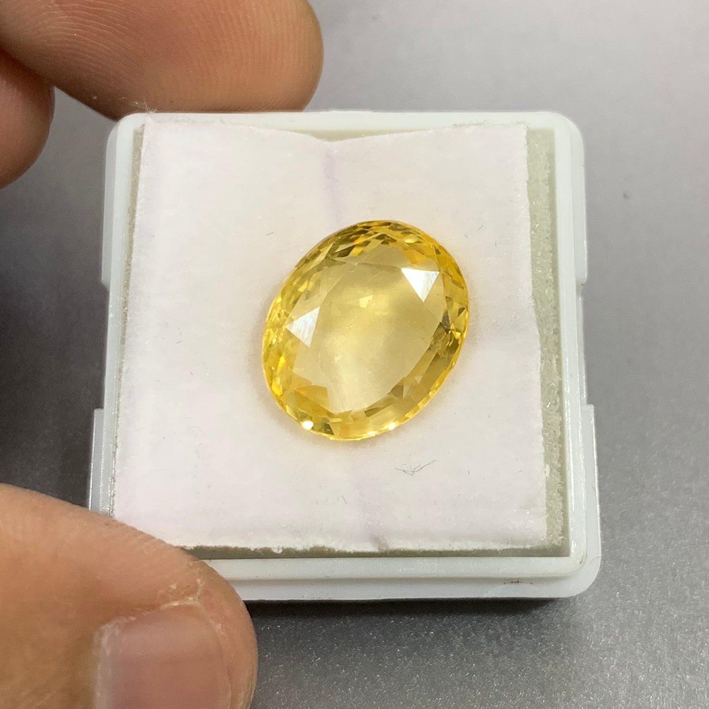 Natürlicher gelber Saphir – 5,35 Karat/5,94 Ratti