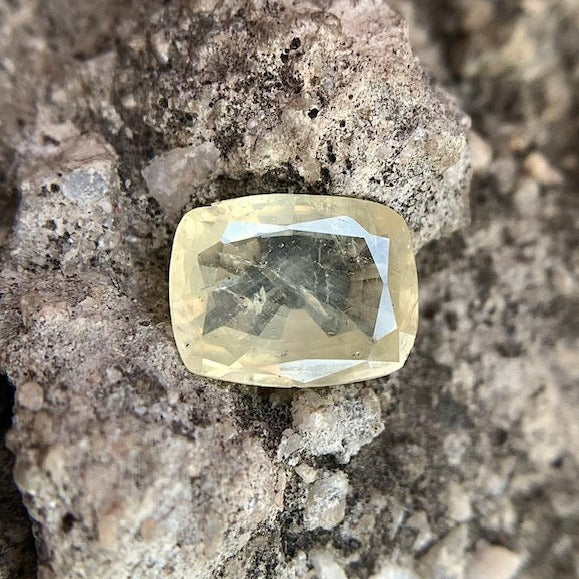 Natural Yellow Sapphire - 4.00 Carat/4.44 Ratti
