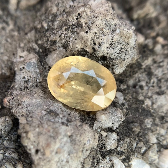 Natürlicher gelber Saphir – 5,60 Karat/6,22 Ratti