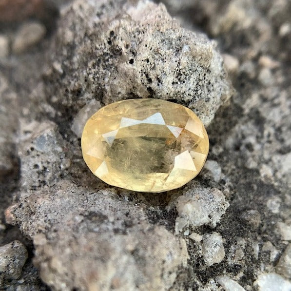 Natürlicher gelber Saphir – 5,60 Karat/6,22 Ratti