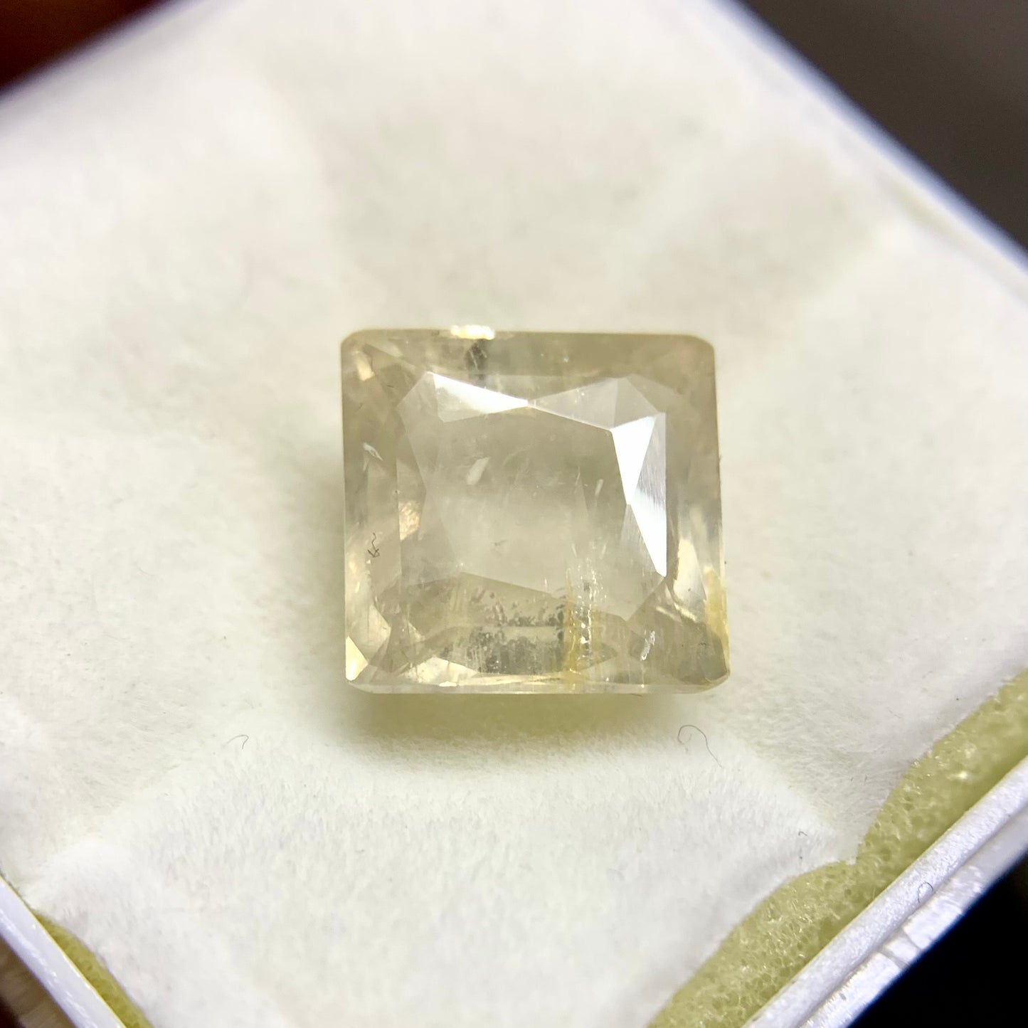 Natürlicher gelber Saphir – 11,28 Karat/12,52 Ratti