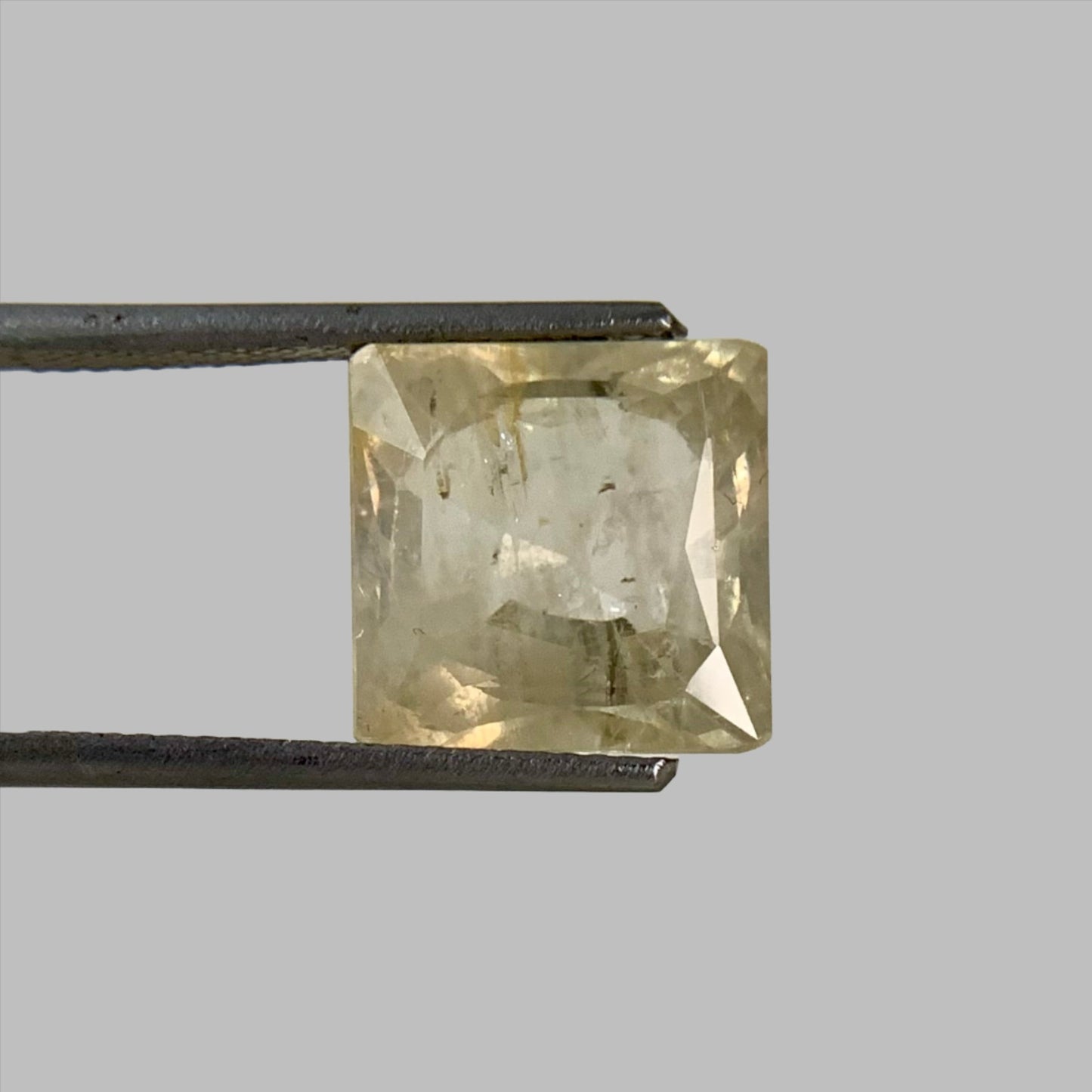 Natürlicher gelber Saphir – 11,28 Karat/12,52 Ratti