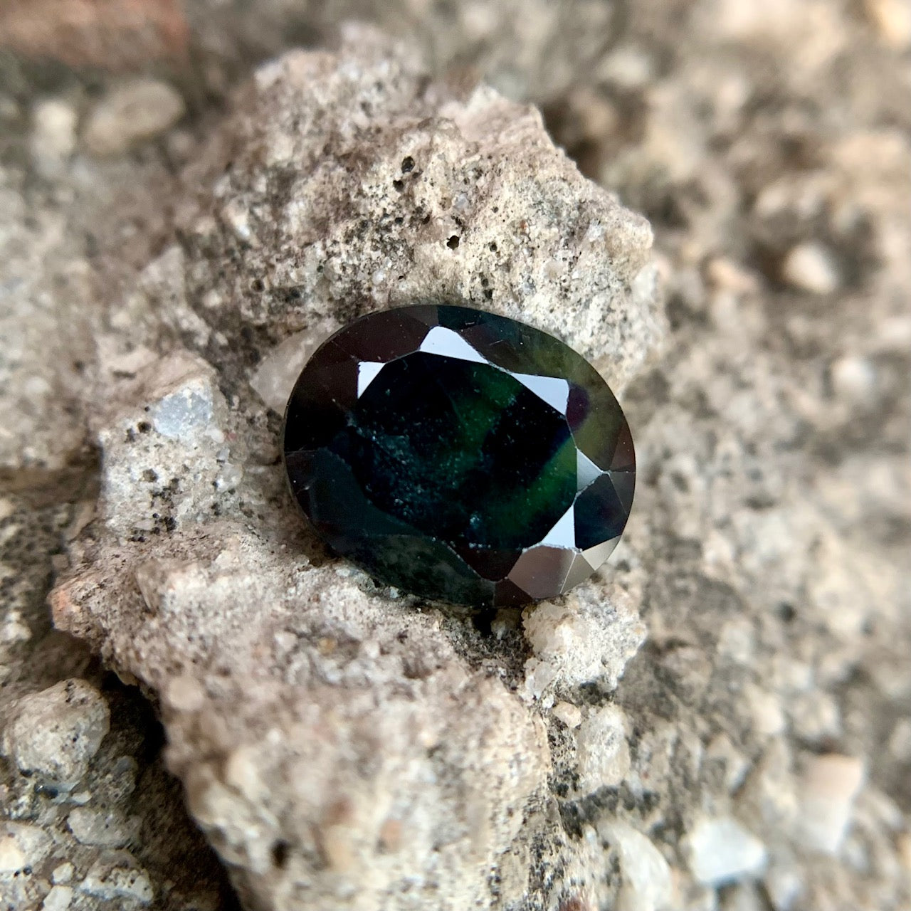 Natural Teal Sapphire - 6.10 Carats/6.80 Ratti