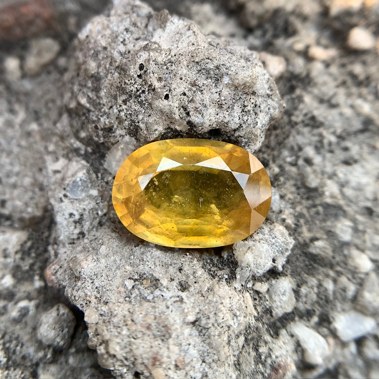 Natural Yellow Sapphire - 5.35 Carat/5.94 Ratti