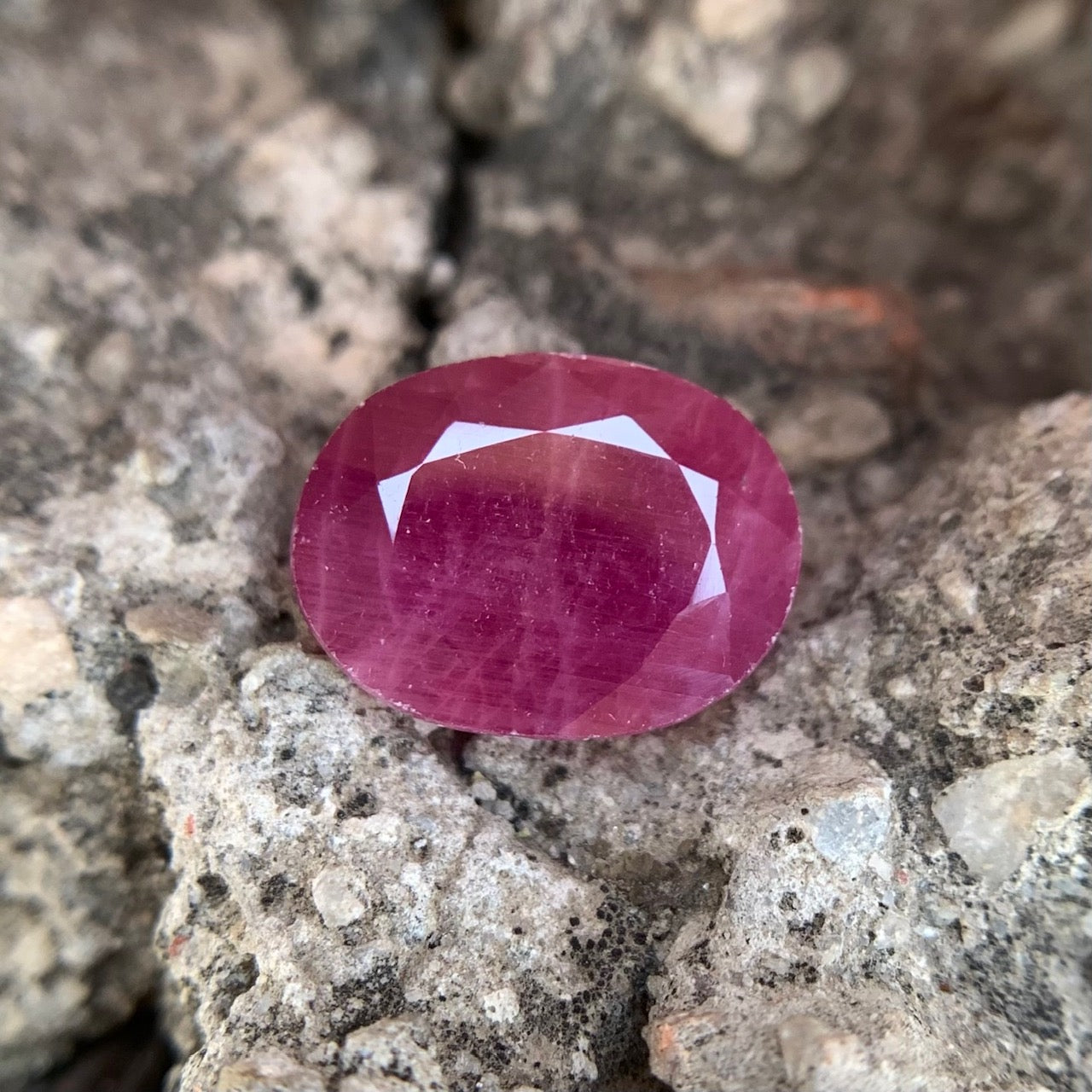 Natural Ruby - 5.10 Carats/5.66 Ratti