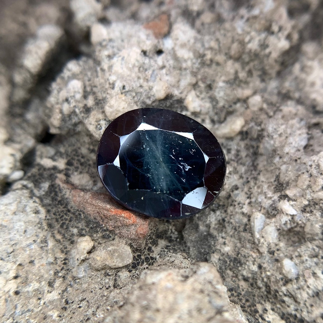 Natural Teal Sapphire - 5.50 Carats/6.11 Ratti