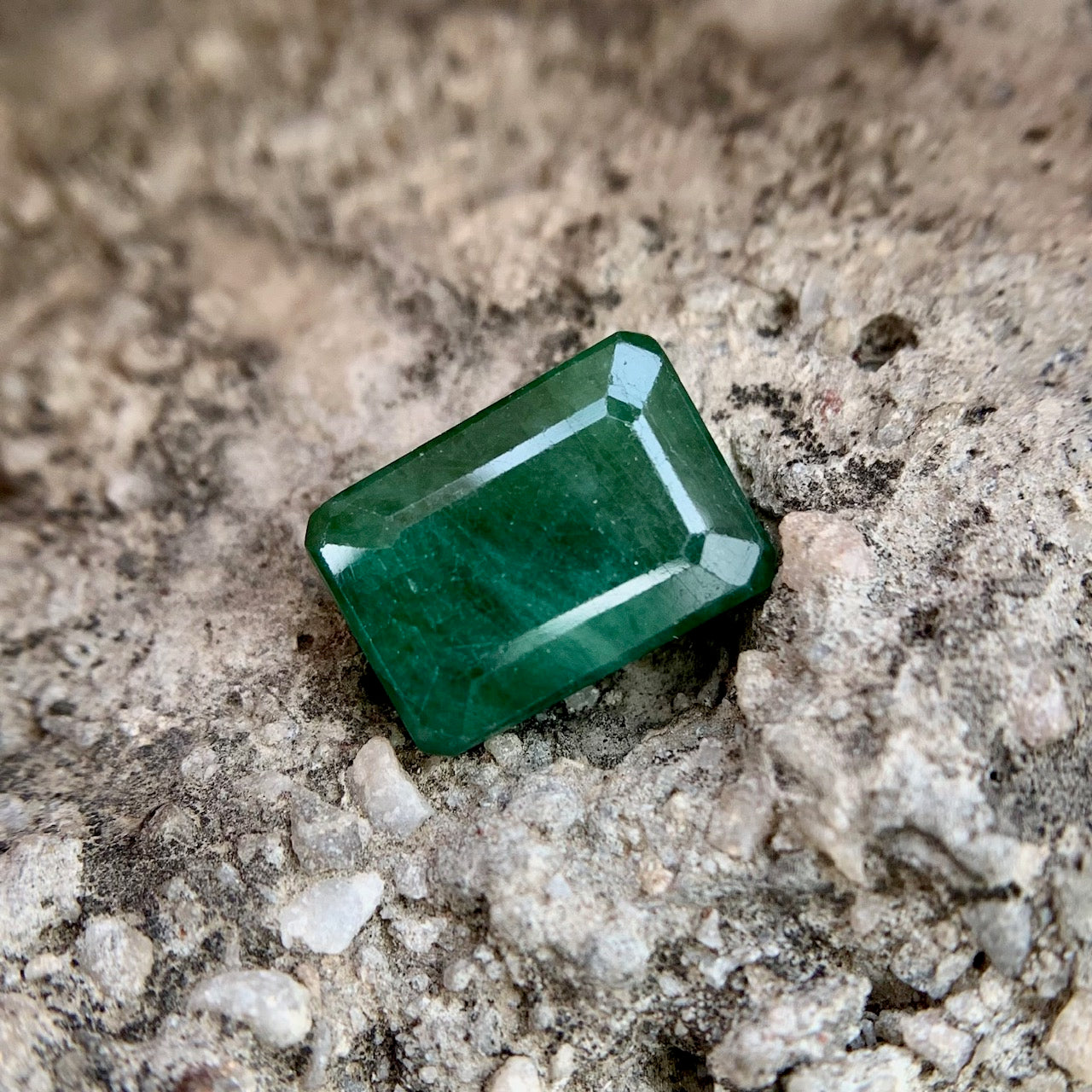Natürlicher Smaragd – 8,25 Karat/9,15 Ratti