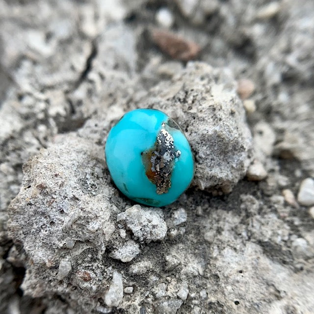 Natural Turquoise - 4.85 Carat/5.38 Ratti