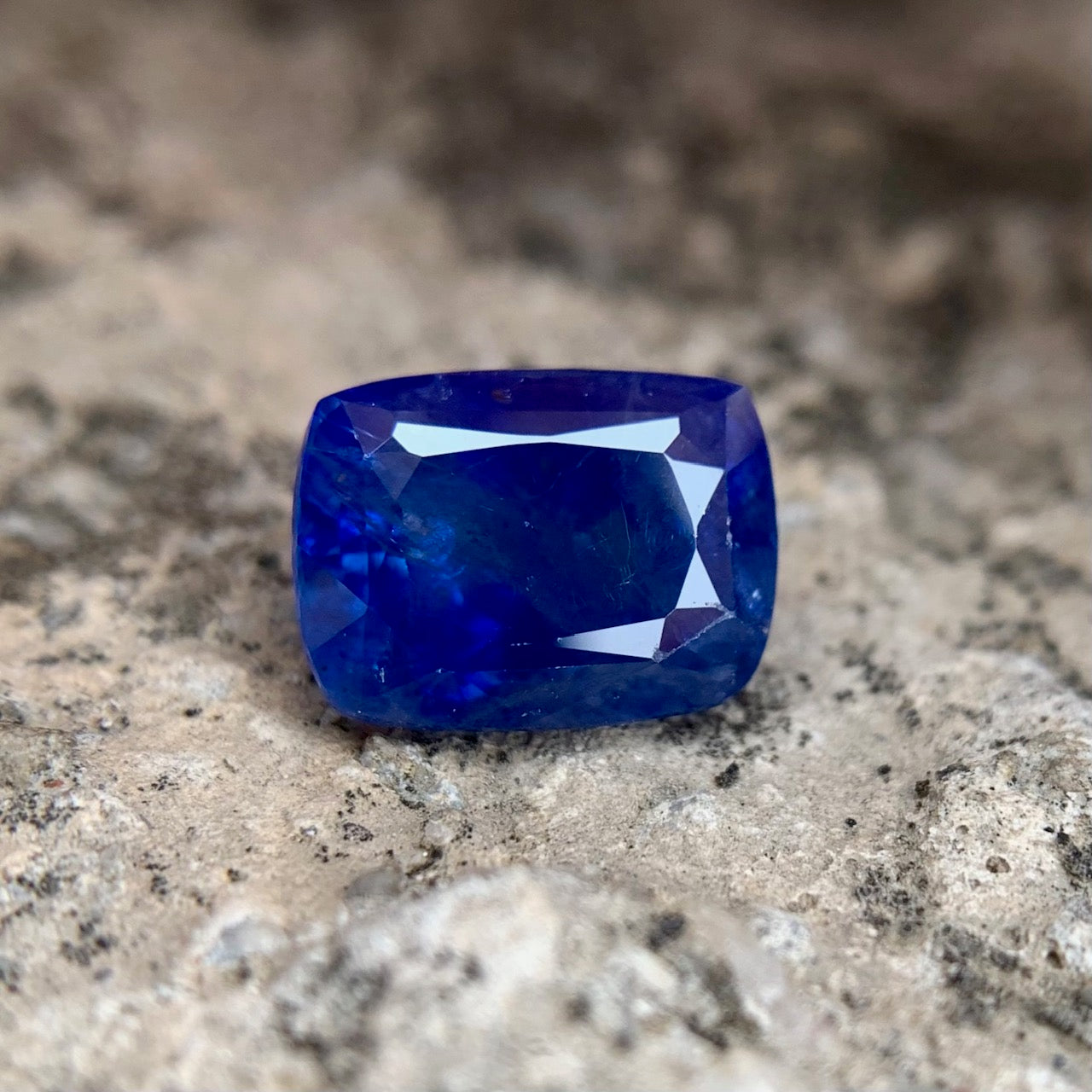 Natural Blue Sapphire - 4.60 Carats/5.11 Ratti