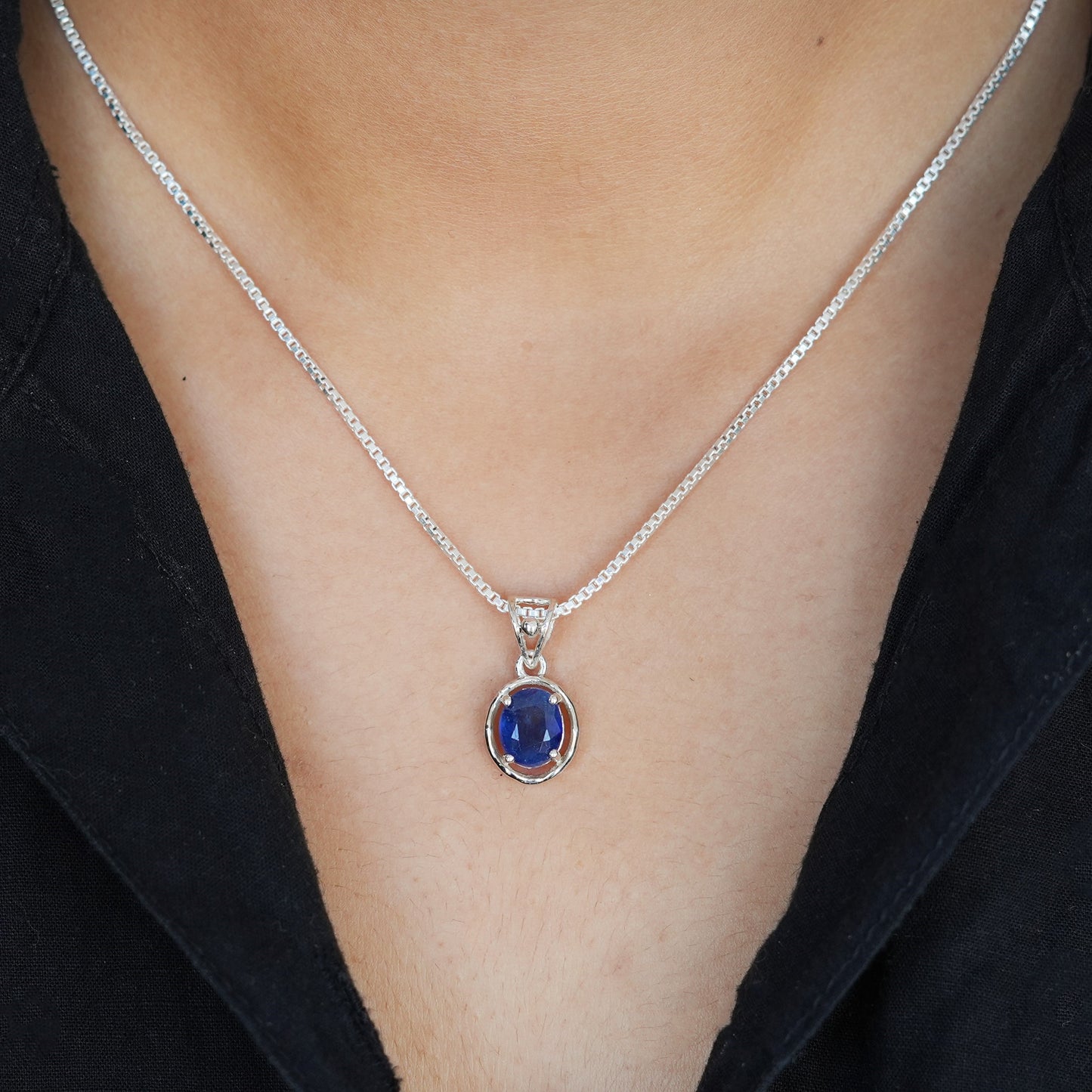 Natürlicher blauer Saphir-Anhänger - 3,50 Karat/3,89 Ratti