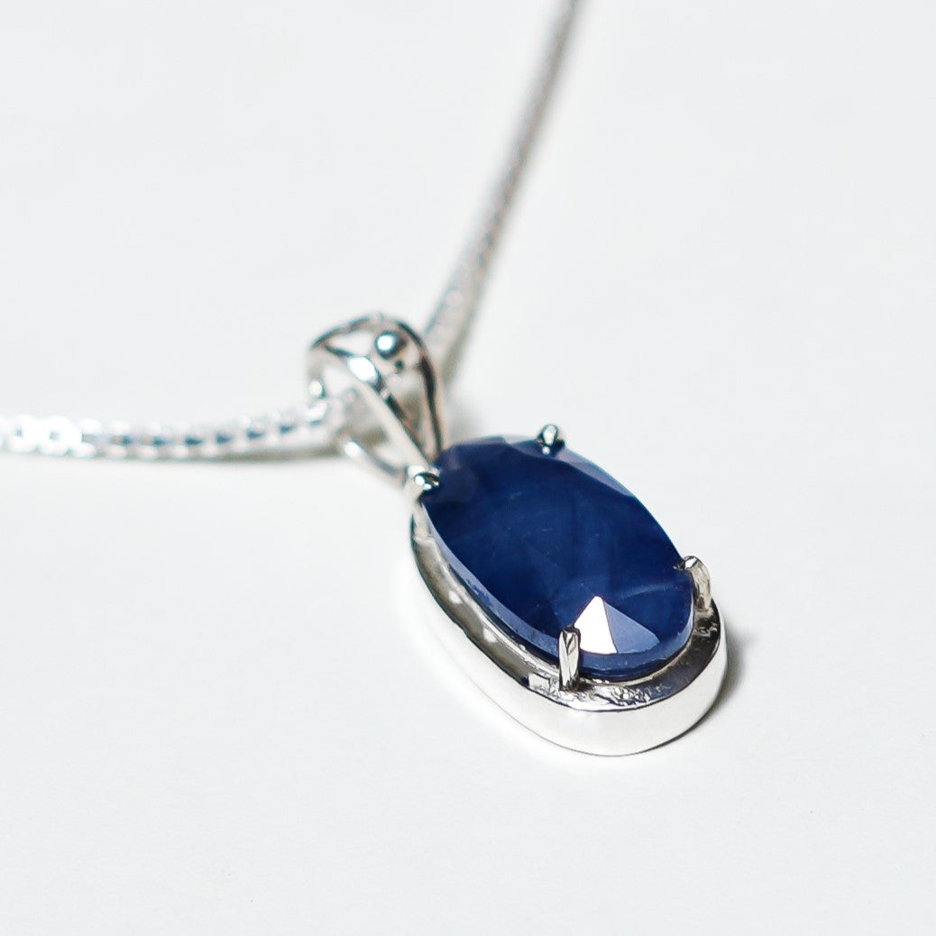 5 Karat blauer Saphir (Neelam) Anhänger