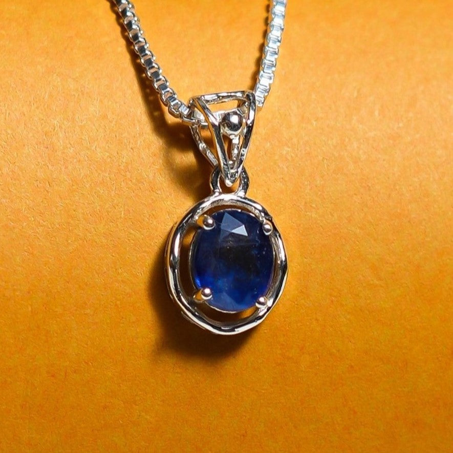 Natürlicher blauer Saphir-Anhänger - 3,50 Karat/3,89 Ratti