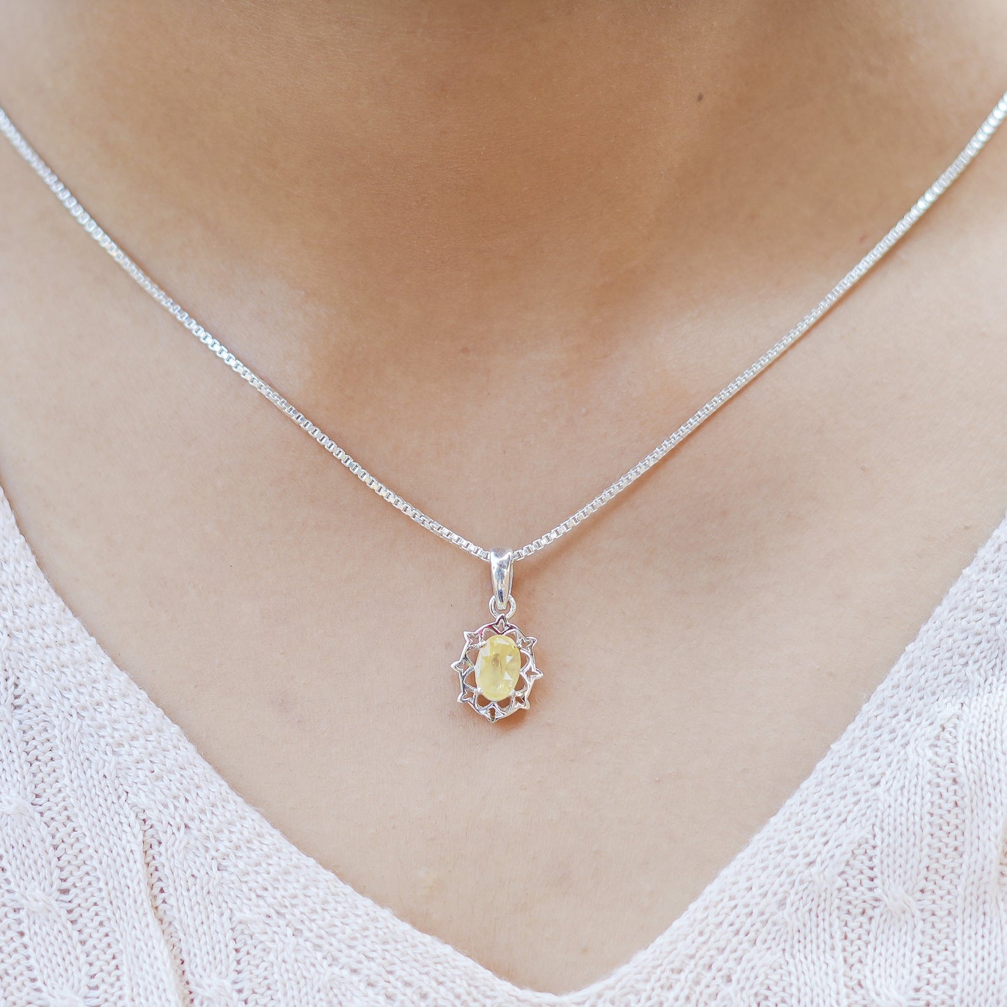 Natürlicher gelber Saphir (Pukhraj) Anhänger - 3 Karat
