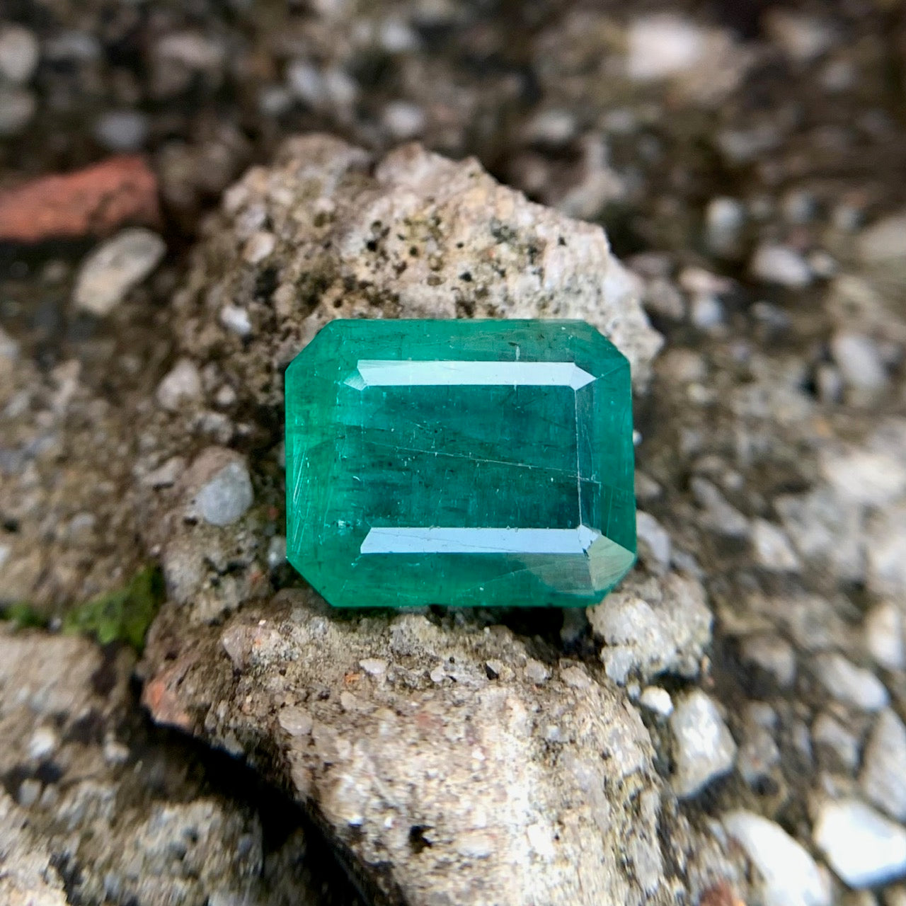 Natural Emerald - 6.15 Carat/6.83 Ratti