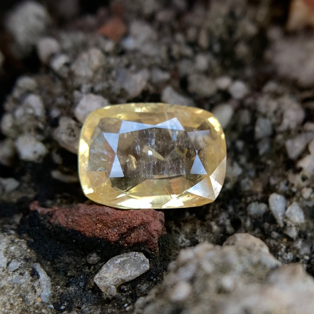 Natural Yellow Sapphire - 4.32 Carat/4.80 Ratti