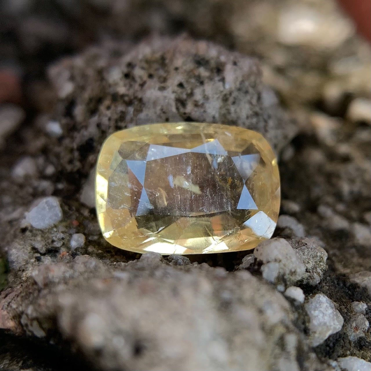 Natural Yellow Sapphire - 4.32 Carat/4.80 Ratti