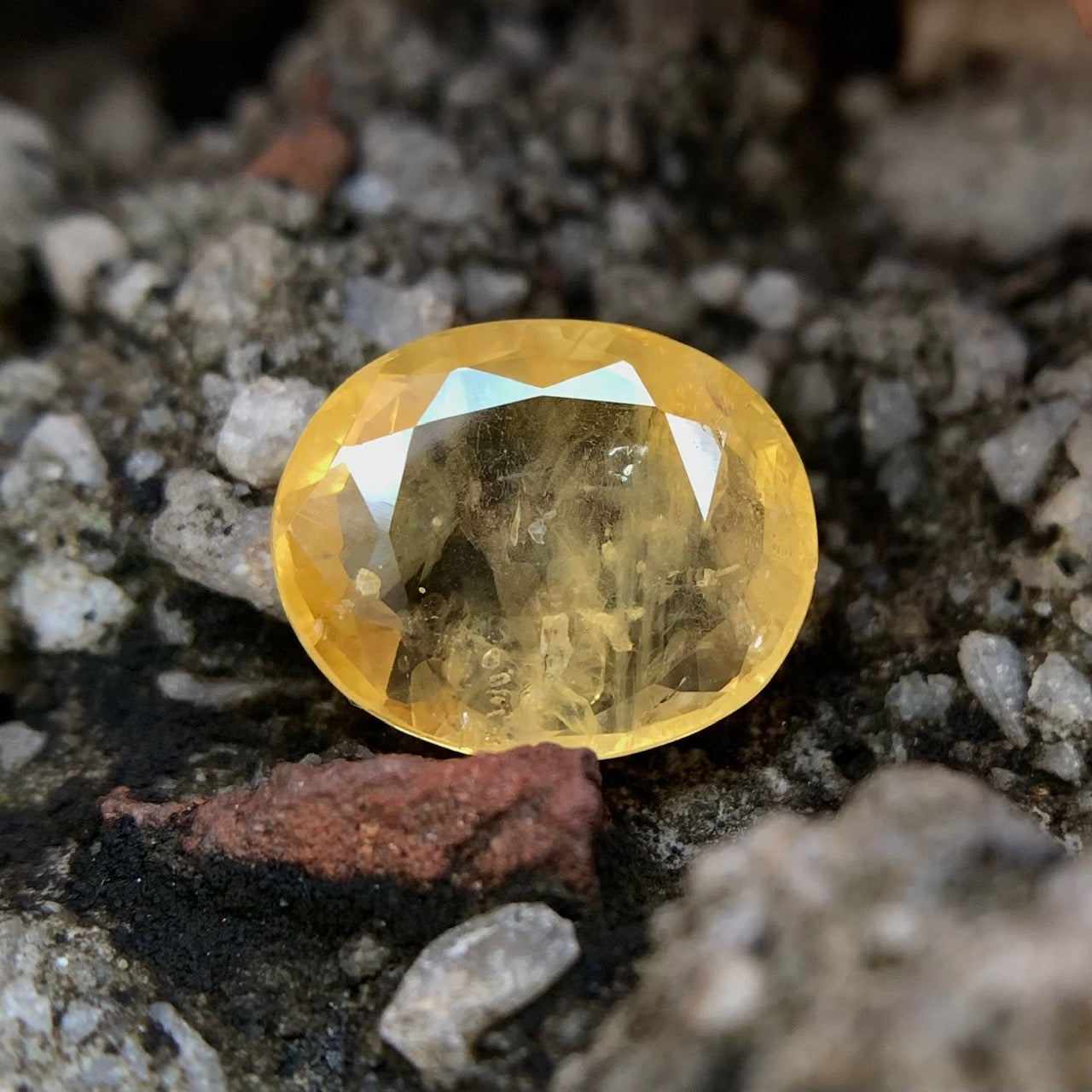 Natural Yellow Sapphire - 4.40 Carat/4.88 Ratti