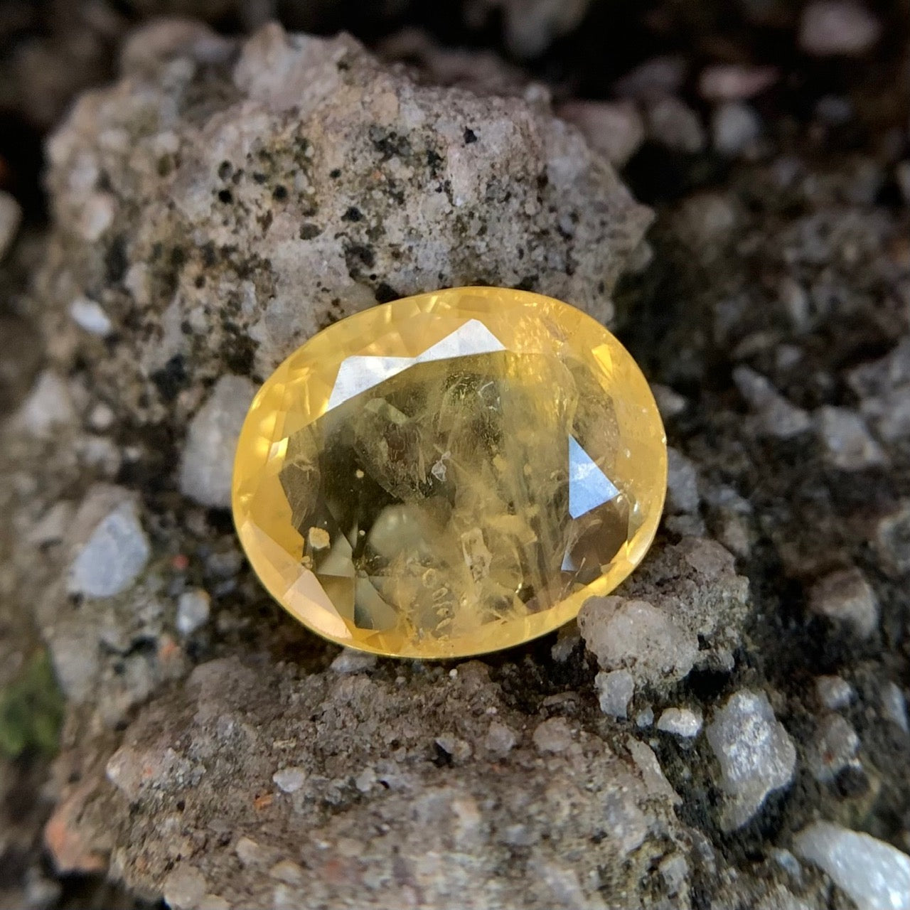 Natural Yellow Sapphire - 4.40 Carat/4.88 Ratti