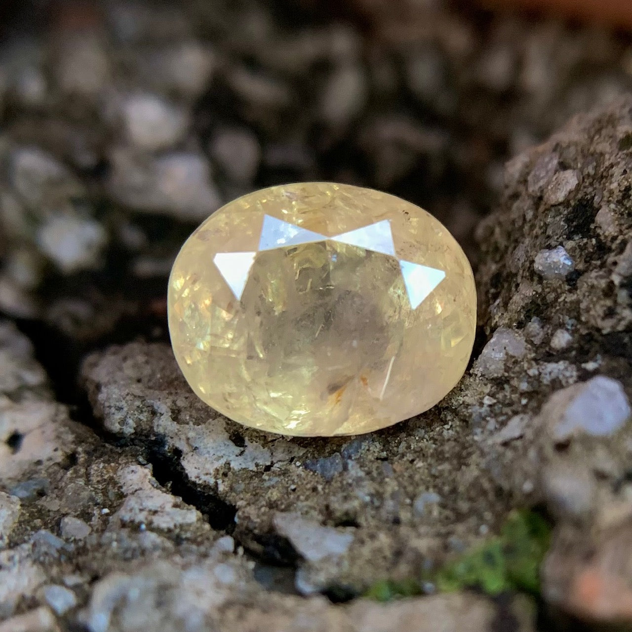 Natural Yellow Sapphire - 5.67 Carat/6.29 Ratti