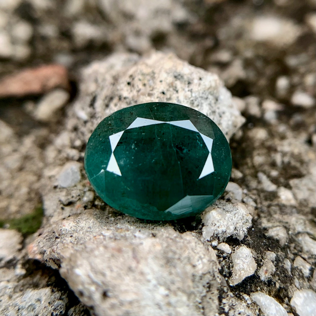 Natural Emerald - 7.65 carat/8.50 Ratti