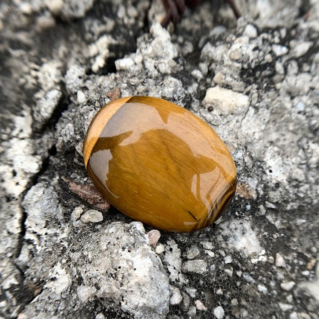 Natural Tiger's eye Stone - 27.65 Carat