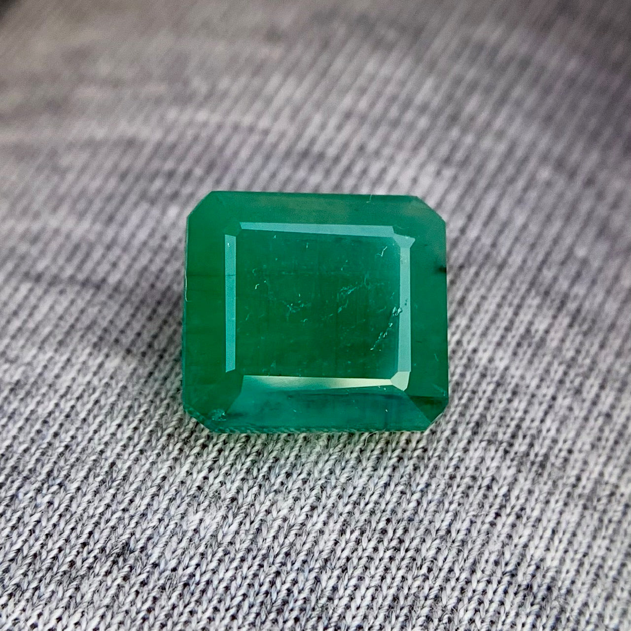 Natural Emerald - 4.85 Carat/5.38 Ratti