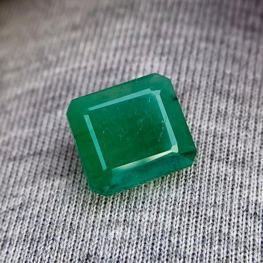 Natural Emerald - 4.85 Carat/5.38 Ratti