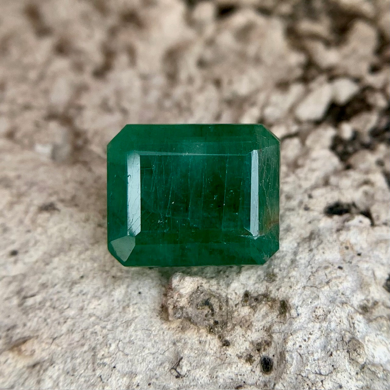 Natural Emerald - 6.75 Carat/7.50 Ratti