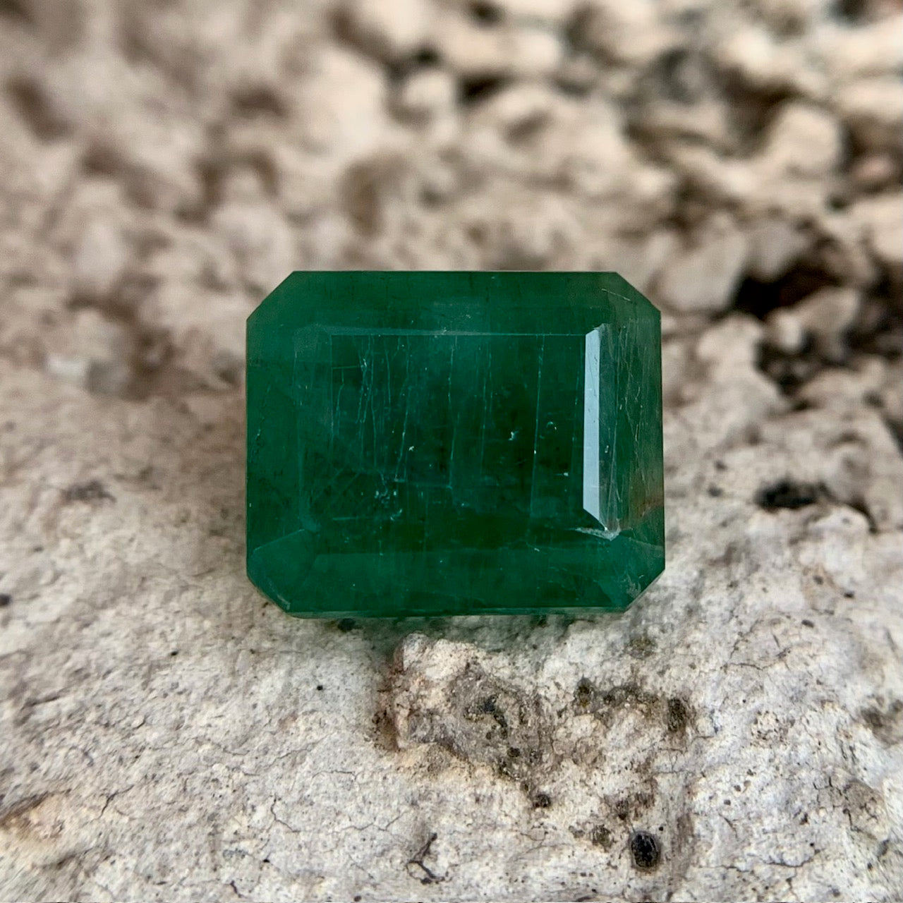 Natural Emerald - 6.75 Carat/7.50 Ratti